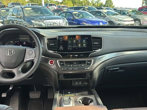 Used 2025 Honda Passport EX-L image 12