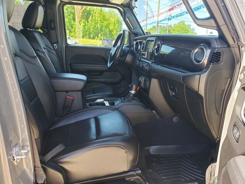 Used 2021 Jeep Wrangler Unlimited Sahara AWD/4WD image 17