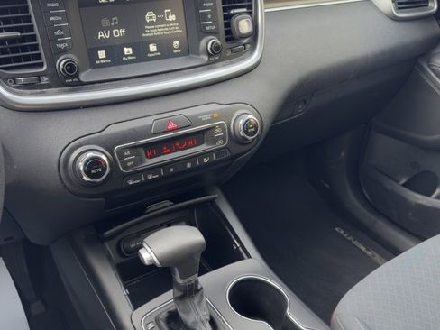 Used 2019 Kia Sorento LX image 23