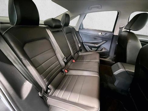 Used 2024 Volkswagen Jetta SE FWD image 29