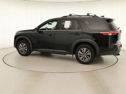 Used 2022 Nissan Pathfinder SV AWD/4WD image 3