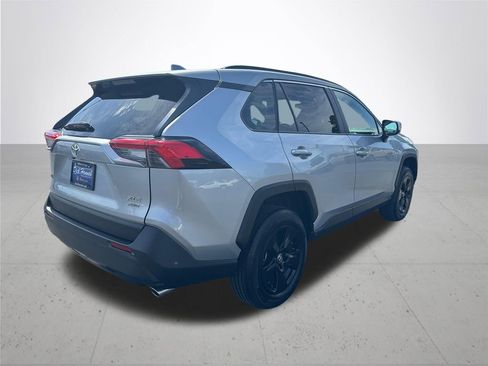 Used 2025 Toyota RAV4 XLE AWD/4WD image 7