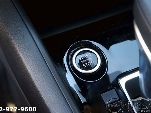 New 2025 Nissan Versa SR w/ Trunk Package image 19