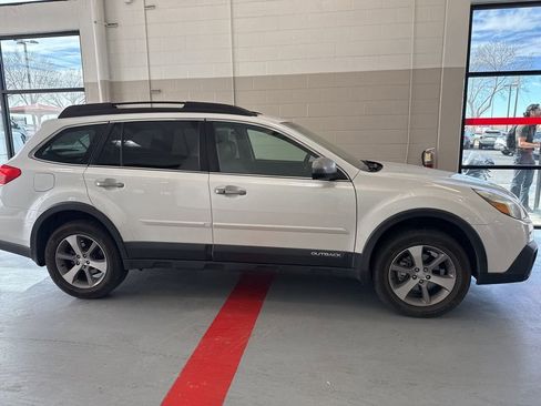 Used 2014 Subaru Outback 2.5i Limited image 4