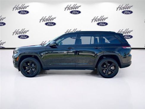 Used 2025 Jeep Grand Cherokee Altitude RWD image 5
