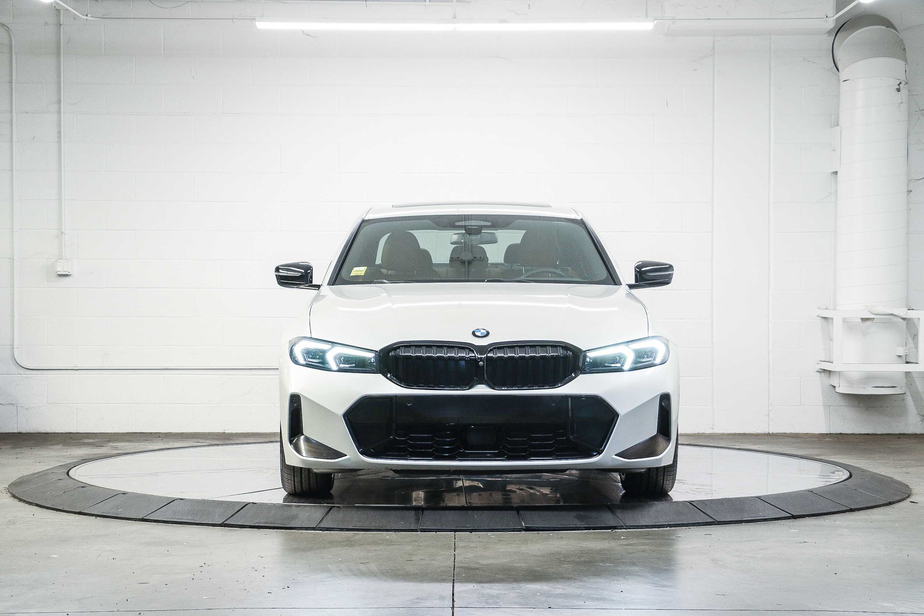 Used 2025 BMW 330i Sedan w/ M Sport Package RWD image 2