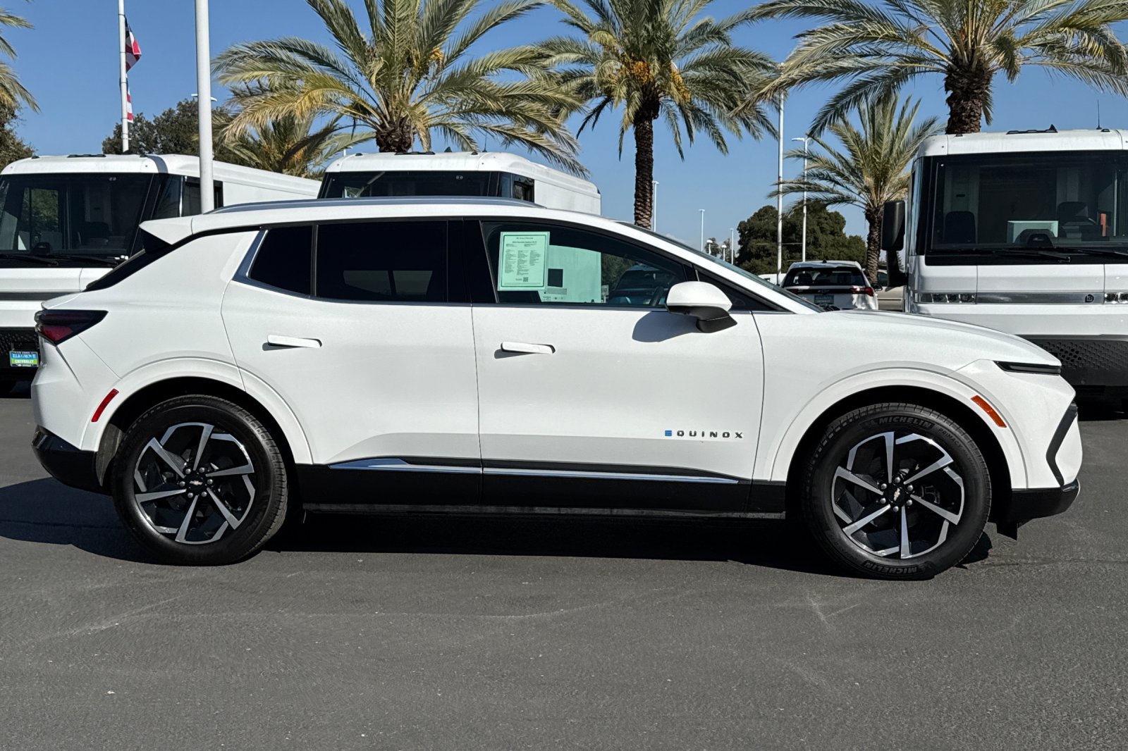 Certified 2024 Chevrolet Equinox EV LT FWD image 2