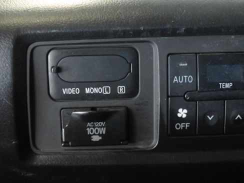 Used 2012 Toyota Sequoia Platinum AWD/4WD image 57