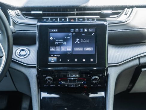 Used 2024 Jeep Grand Cherokee Altitude image 19