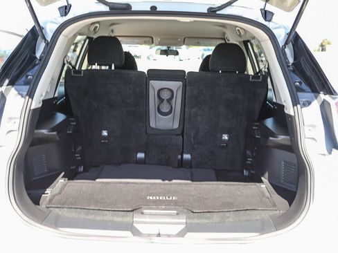 Used 2016 Nissan Rogue SV FWD image 25