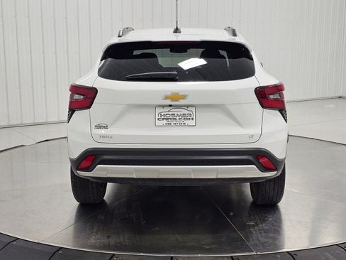 Used 2025 Chevrolet Trax LT FWD image 4