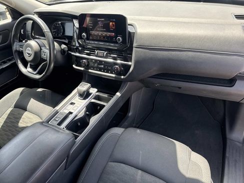 Used 2025 Nissan Pathfinder SV FWD image 12