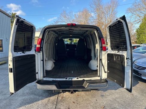 Used 2015 Chevrolet Express 3500 image 27