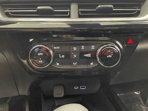 Used 2025 Chevrolet Trax RS w/ Sunroof Package FWD image 6