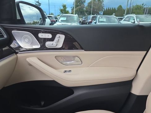 Used 2022 Mercedes-Benz GLS 580 4MATIC image 25