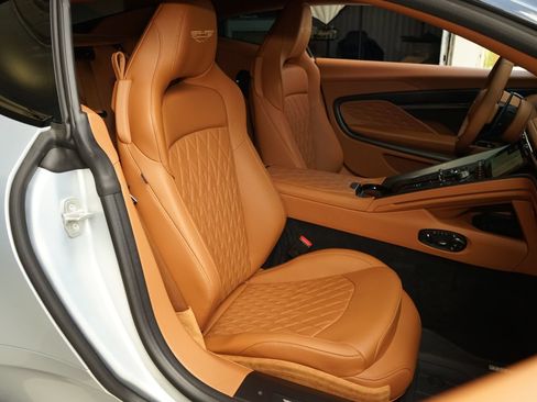 Used 2025 Aston Martin DB12 Coupe RWD image 18