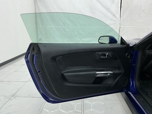 Used 2016 Ford Mustang Coupe RWD image 18