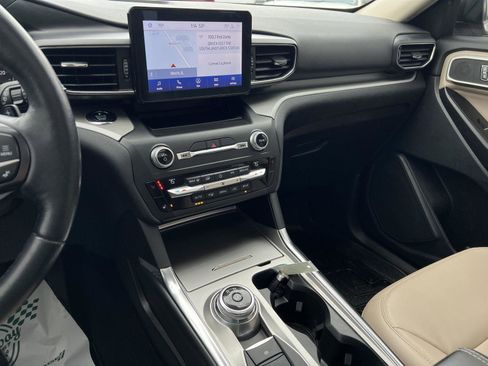 Used 2020 Ford Explorer XLT w/ Equipment Group 202A AWD/4WD image 26