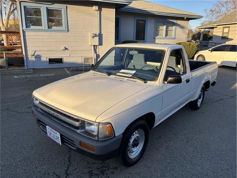 Used 1989 Toyota Pickup Deluxe image 3