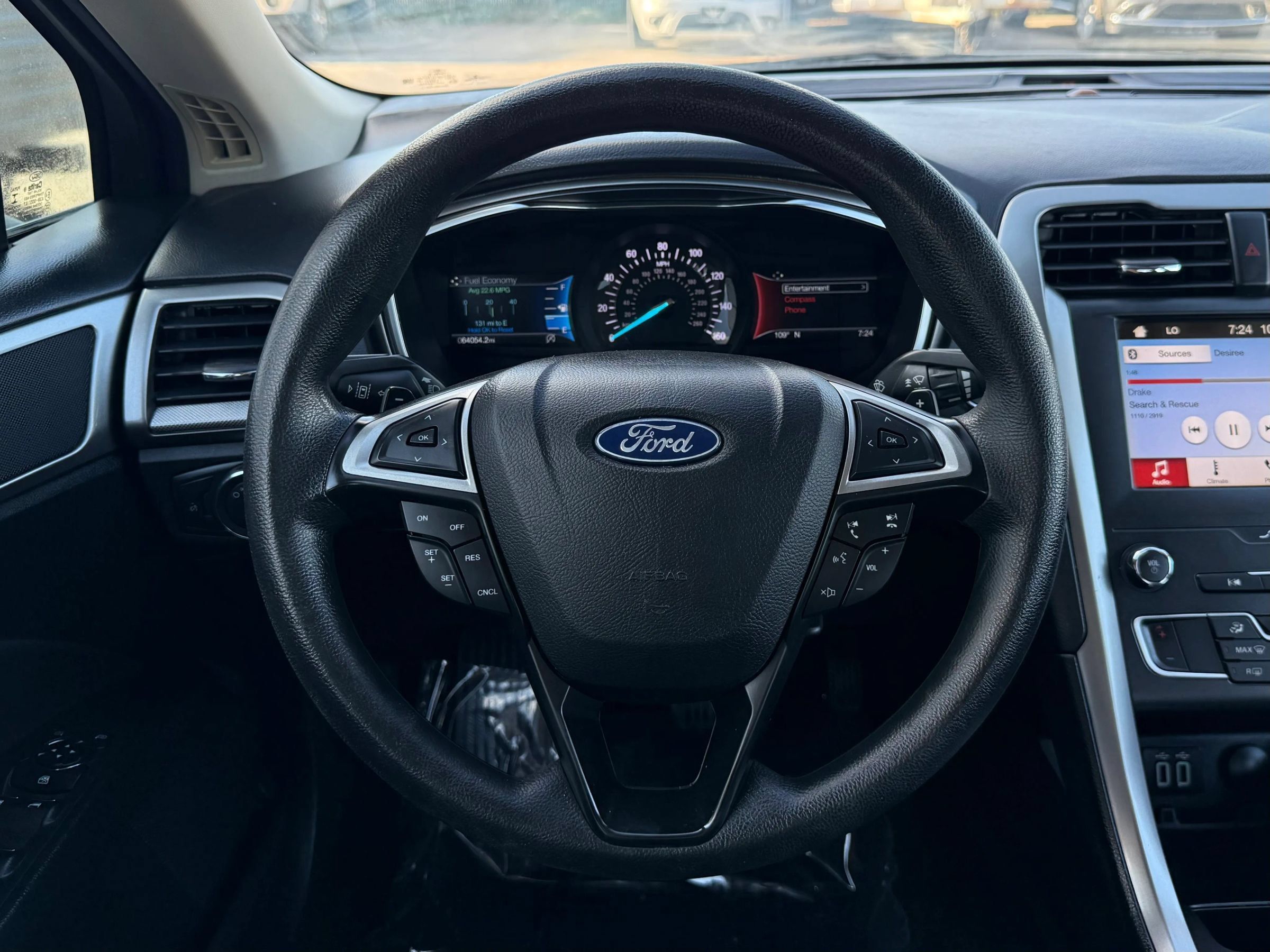 Used 2019 Ford Fusion SE FWD image 18