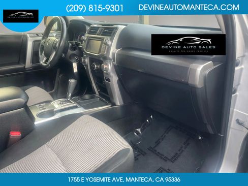 Used 2017 Toyota 4Runner SR5 Premium image 12