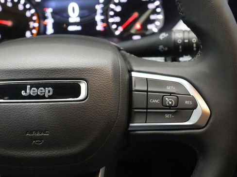 Used 2024 Jeep Compass Latitude image 25