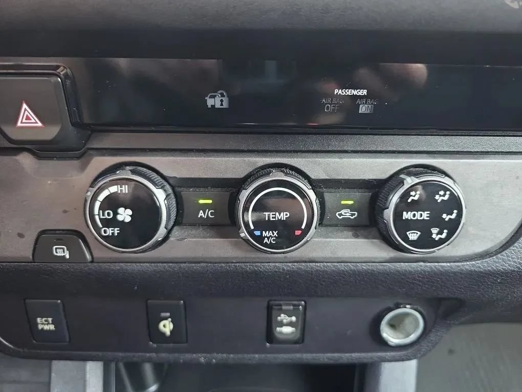 Used 2017 Toyota Tacoma TRD Off-Road w/ Tow Package RWD image 30