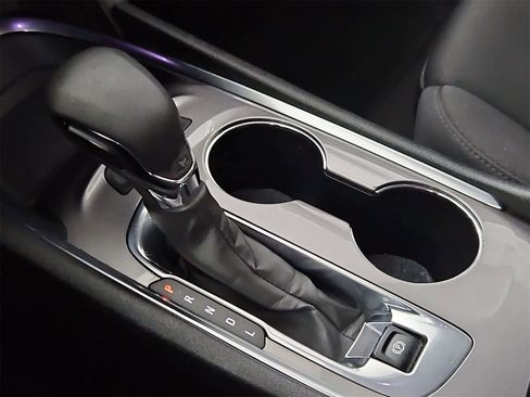 Used 2022 Chevrolet Malibu LT image 32