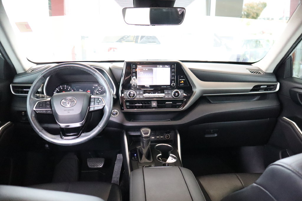 Used 2020 Toyota Highlander XLE AWD/4WD image 33