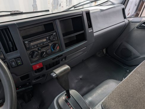 Used 2018 Isuzu NPR RWD image 25