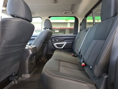 Used 2018 Nissan Titan SV w/ SV Convenience Package AWD/4WD image 25