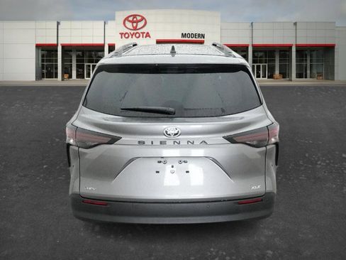 New 2026 Toyota Sienna XLE image 17
