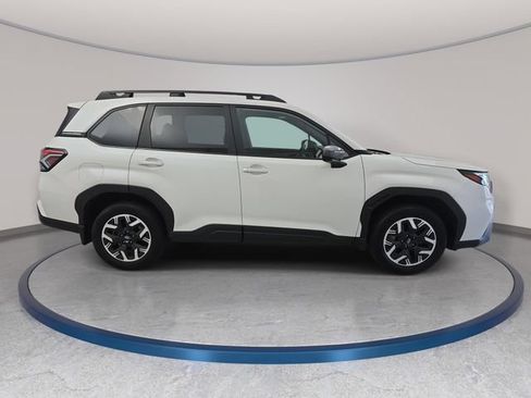 Used 2025 Subaru Forester Premium w/ Convenience Package #1 AWD/4WD image 4