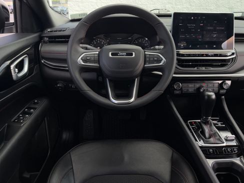 Used 2025 Jeep Compass Trailhawk AWD/4WD image 15