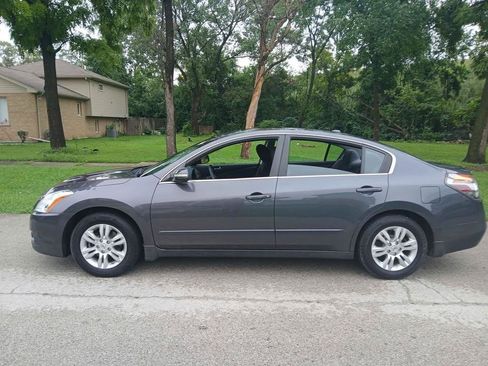 Used 2011 Nissan Altima 2.5 S w/ 2.5S Premium Audio Pkg FWD image 2