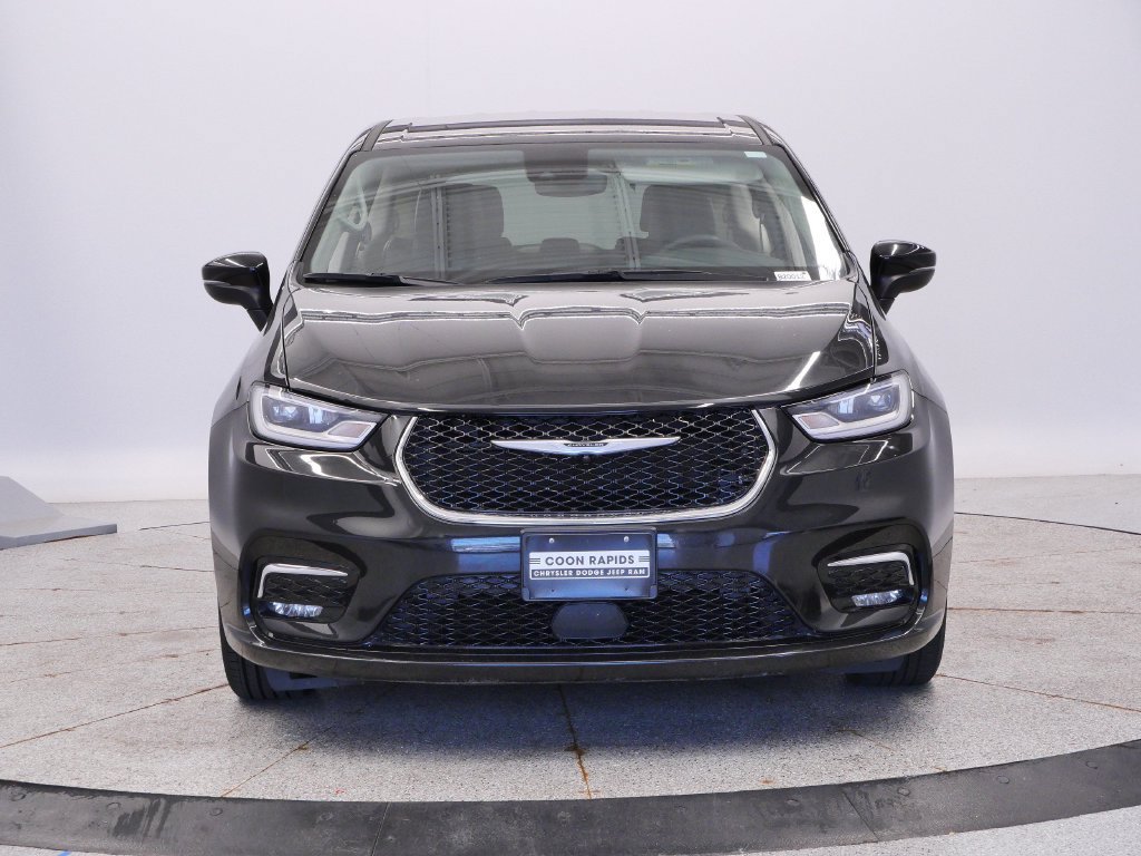 Certified 2023 Chrysler Pacifica Touring-L FWD image 11