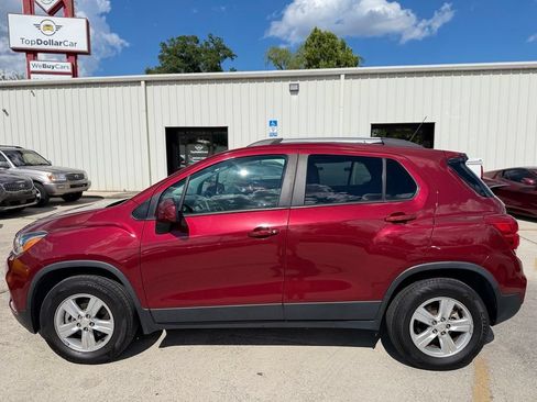 Used 2022 Chevrolet Trax LT w/ LT Convenience Package AWD/4WD image 2