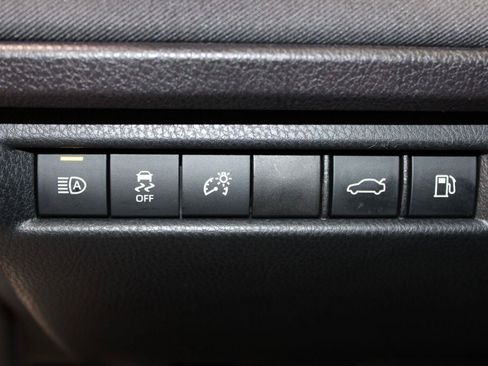 Used 2025 Toyota Camry LE AWD/4WD image 18