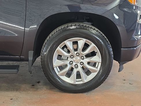 Used 2023 Chevrolet Silverado 1500 Custom image 9