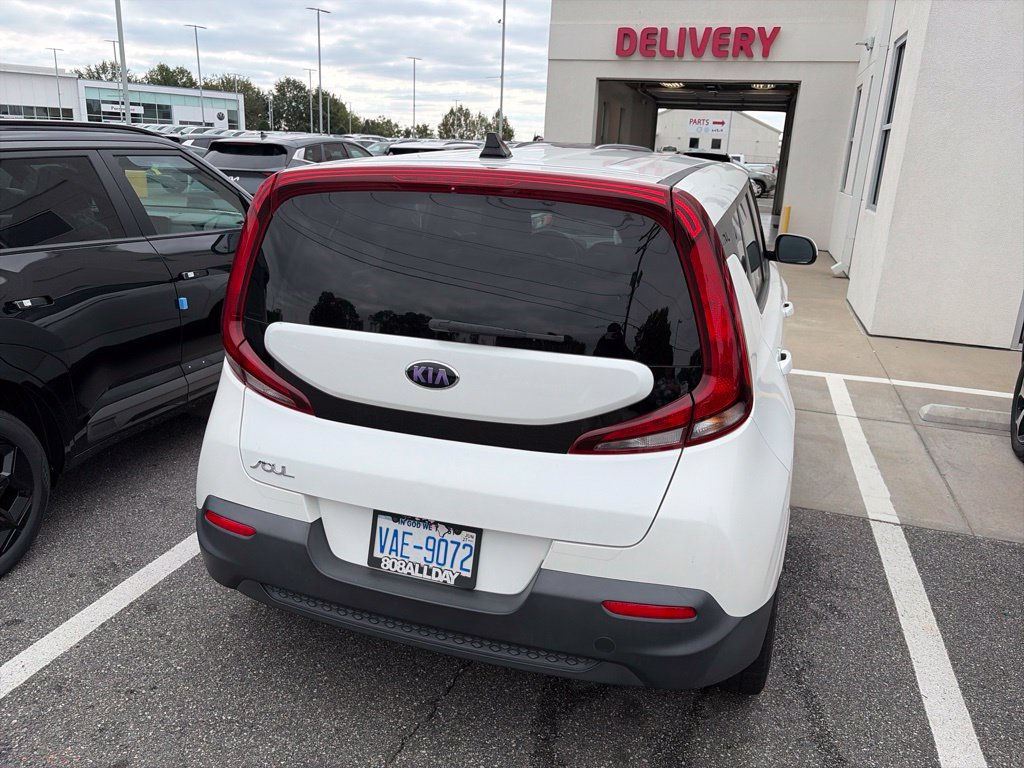 Used 2020 Kia Soul LX FWD image 2
