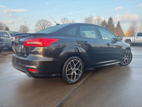 Used 2015 Ford Focus SE w/ SE Ecoboost Package image 3