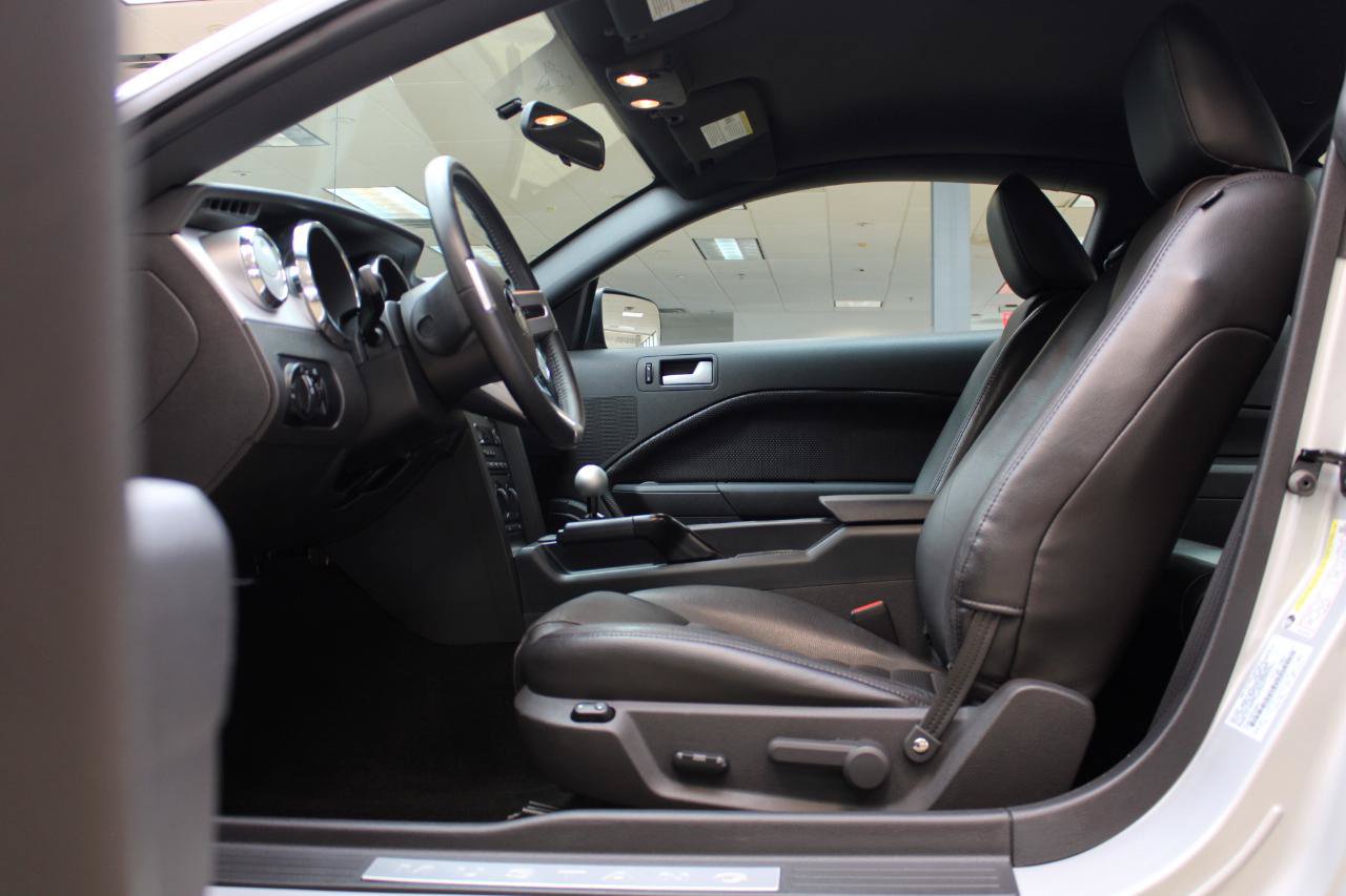 Used 2005 Ford Mustang GT RWD image 28