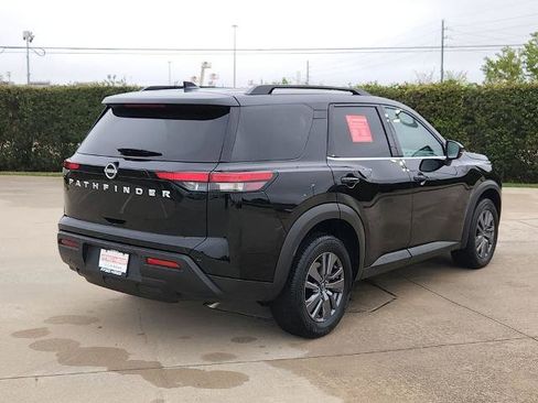 Certified 2025 Nissan Pathfinder SV image 5