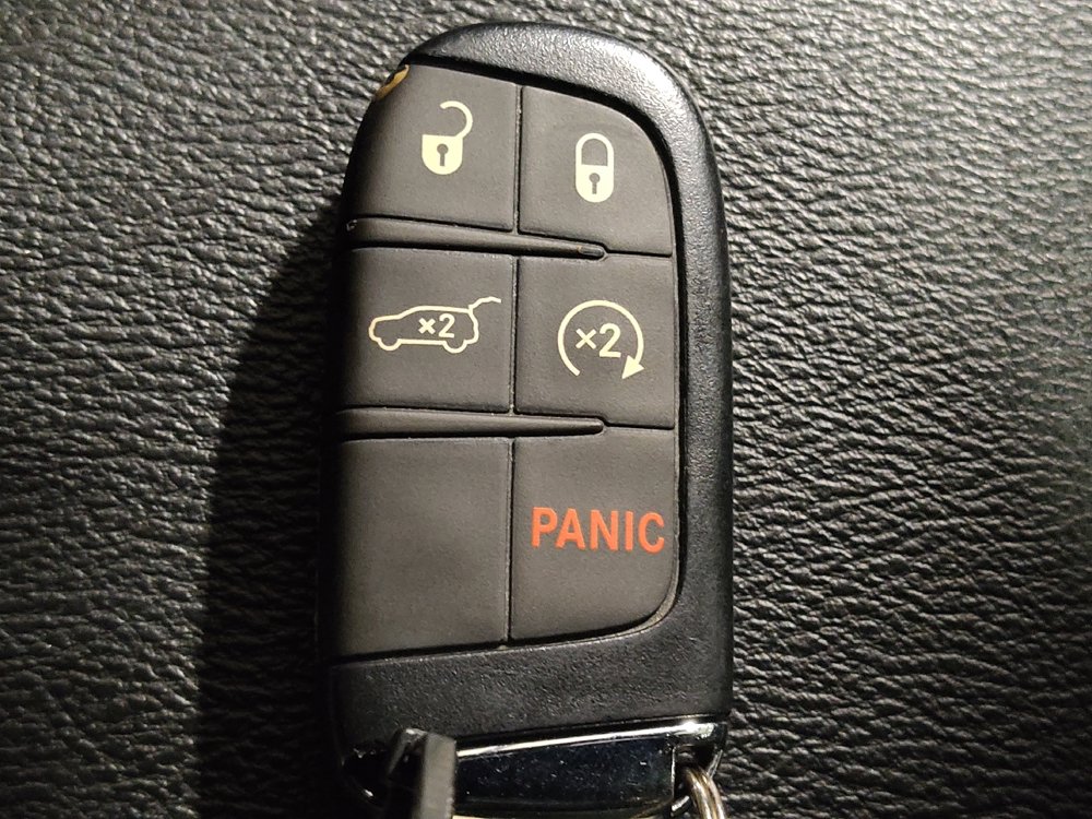 Used 2024 Jeep Compass Latitude w/ Convenience Group AWD/4WD image 32