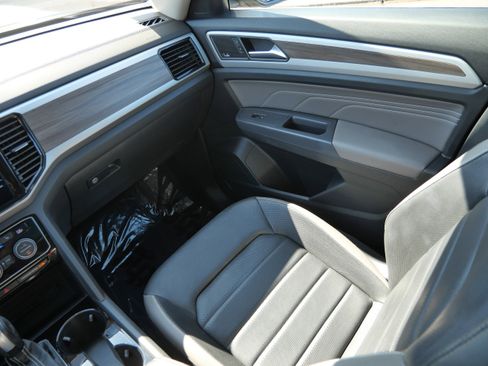 Certified 2021 Volkswagen Atlas SEL Premium image 11