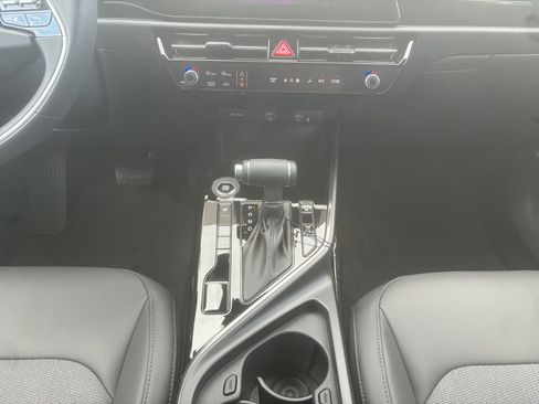 New 2026 Kia Niro EX FWD image 11