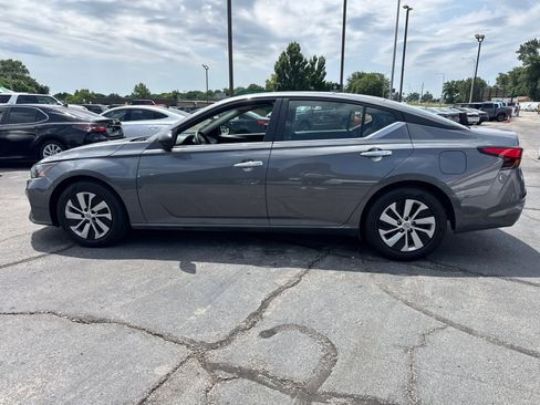 Used 2024 Nissan Altima 2.5 S FWD image 3