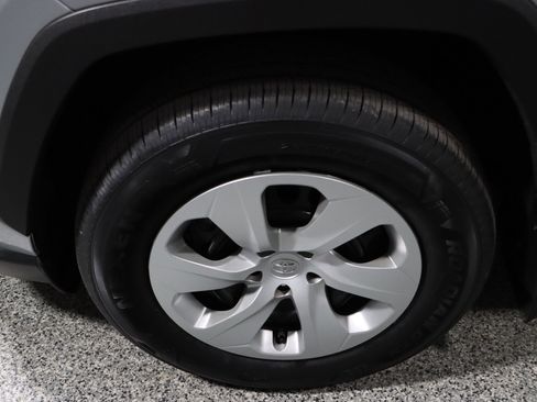 Used 2022 Toyota RAV4 LE image 11