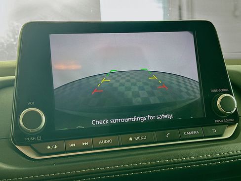 Used 2023 Nissan Rogue S image 22