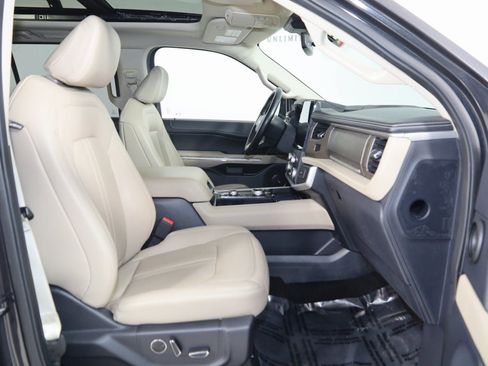Used 2022 Ford Expedition Max Limited image 13